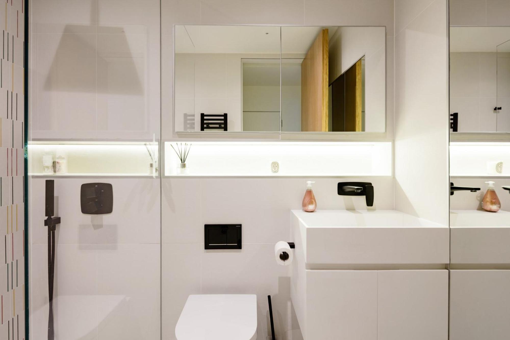 Modern Apartment & Rooms At Charing Cross Londra Exterior foto